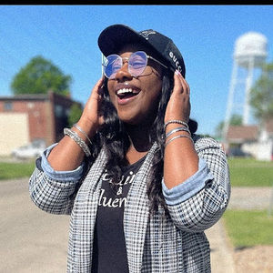 Meet your Posher, Nila r.